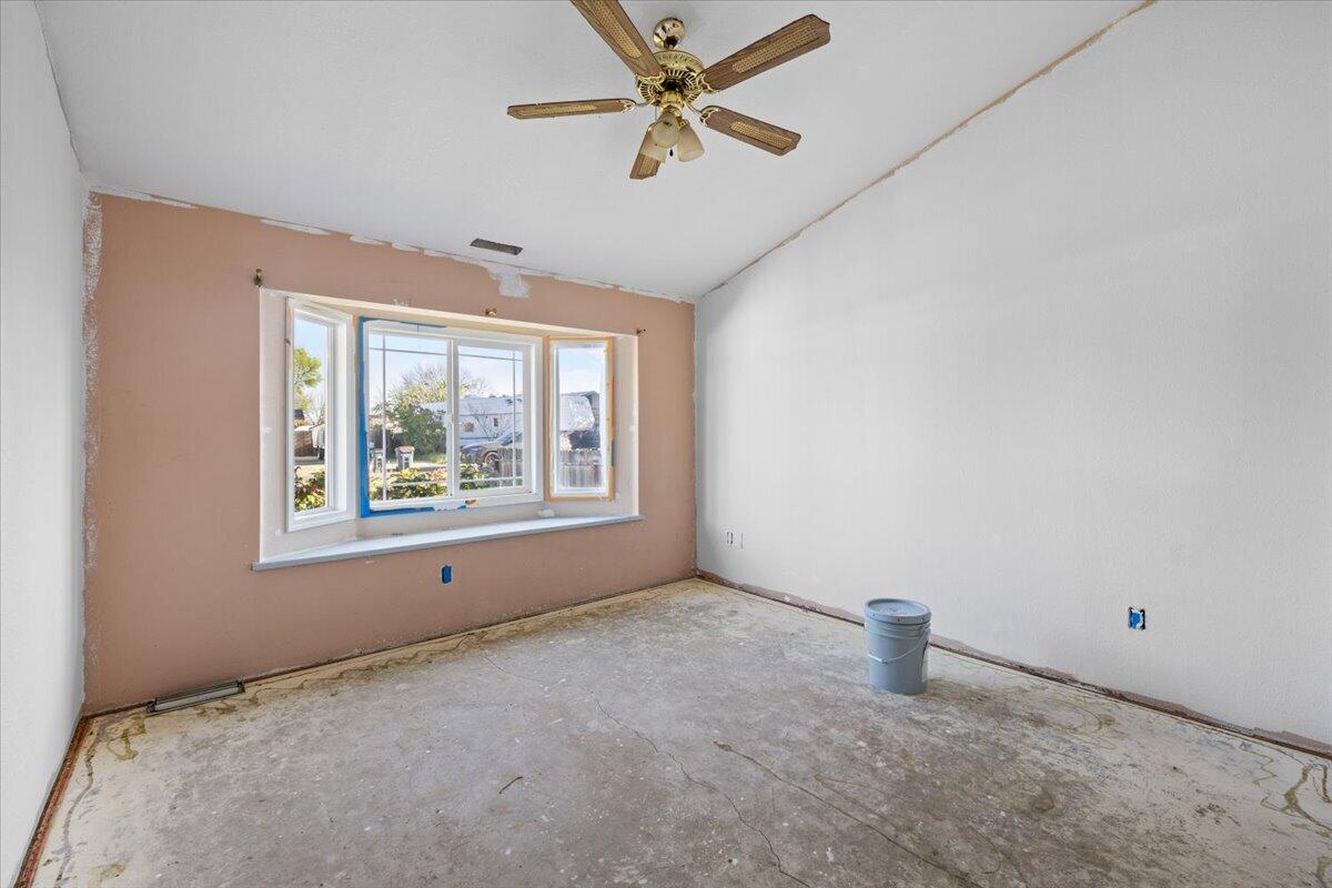 338 Joseph Street Central Point, OR 97502 - Photo 9 of 17 10-CI_4444