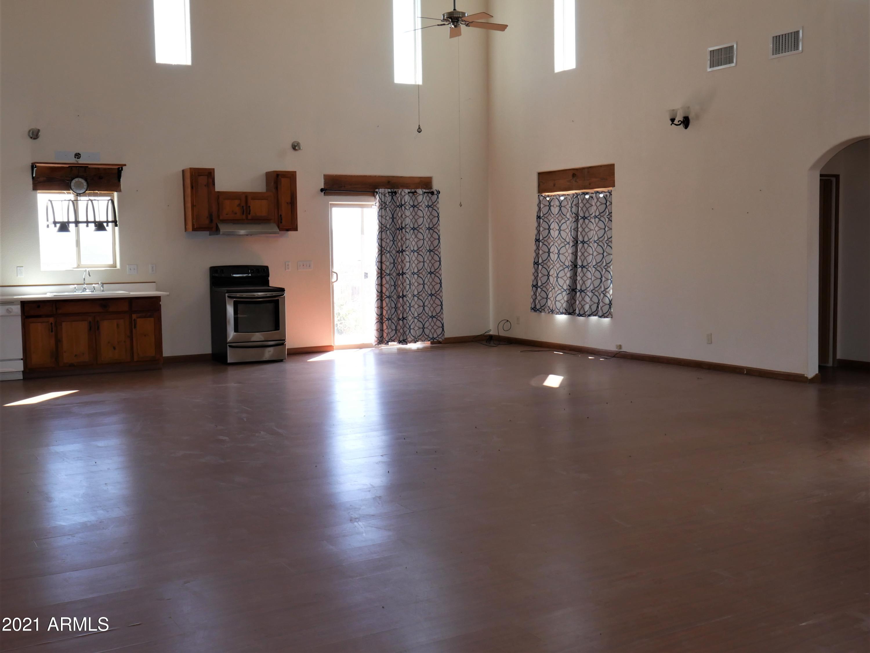 1916 North Middlemarch Road Tombstone, AZ 85638 - Photo 4 of 37 Great Room 1