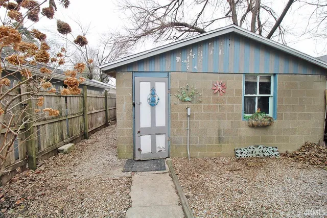 $119,900 | 2214 West Illinois Street, Evansville, IN 47712