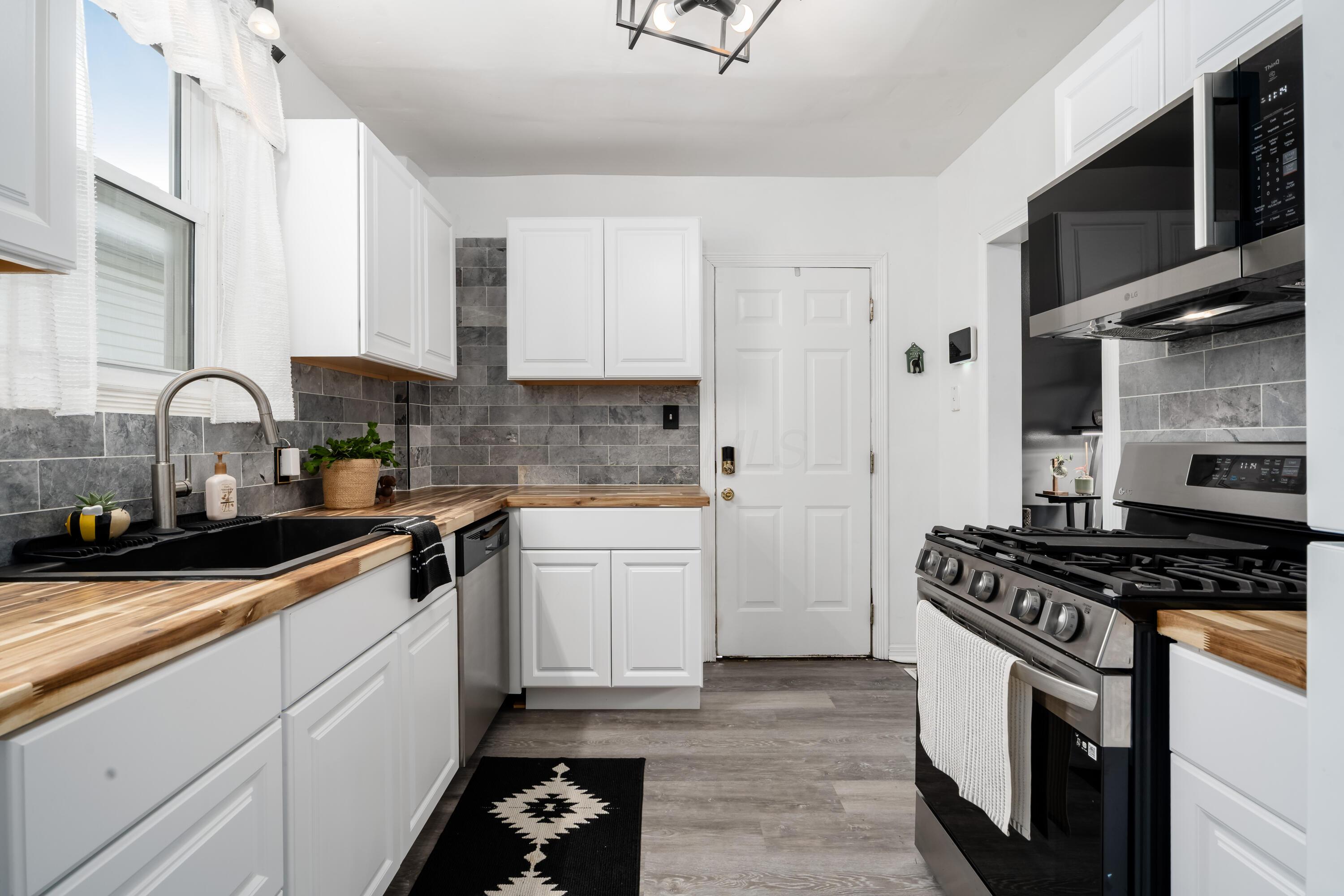 1581 East Weber Road Columbus, OH 43211 - Photo 18 of 41 Now into your updated kitchen!