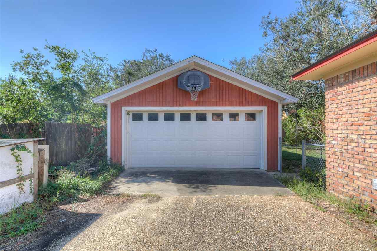 1337 Windsor Park Road Gulf Breeze, FL 32563 - Photo 4 of 39