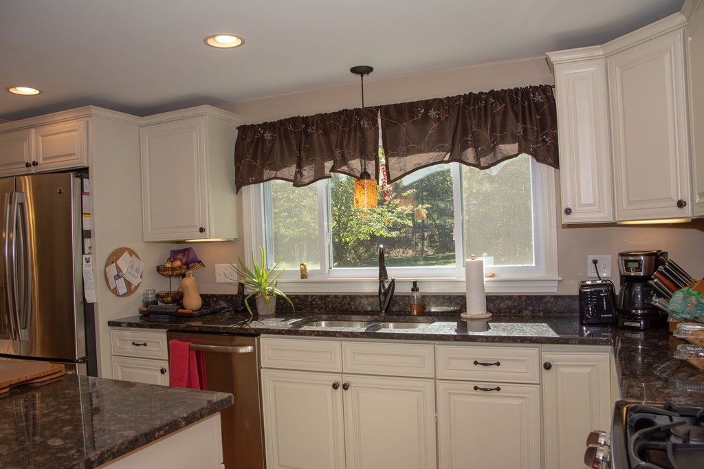 1073 Concord Road Marlborough, MA 01752 - Photo 5 of 29 Gallery Image 5