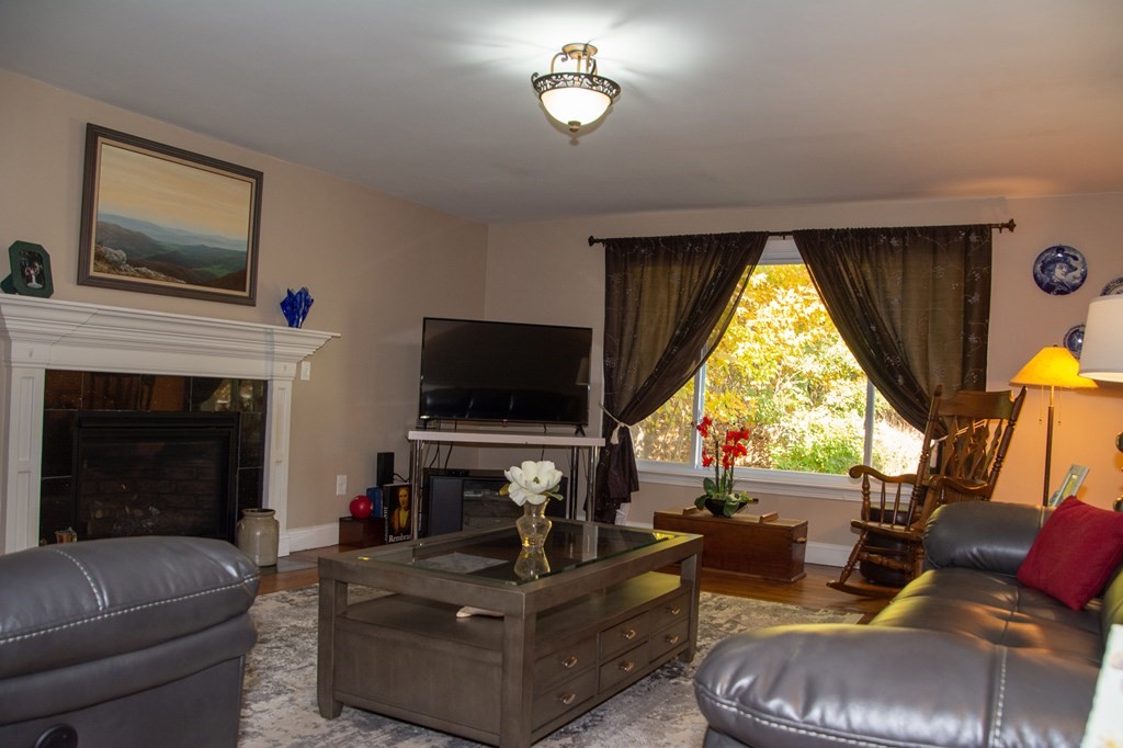 1073 Concord Road Marlborough, MA 01752 - Photo 8 of 29 Gallery Image 8