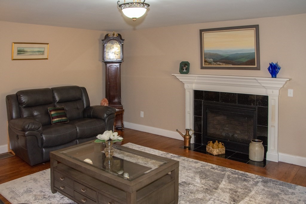 1073 Concord Road Marlborough, MA 01752 - Photo 9 of 29 Gallery Image 9