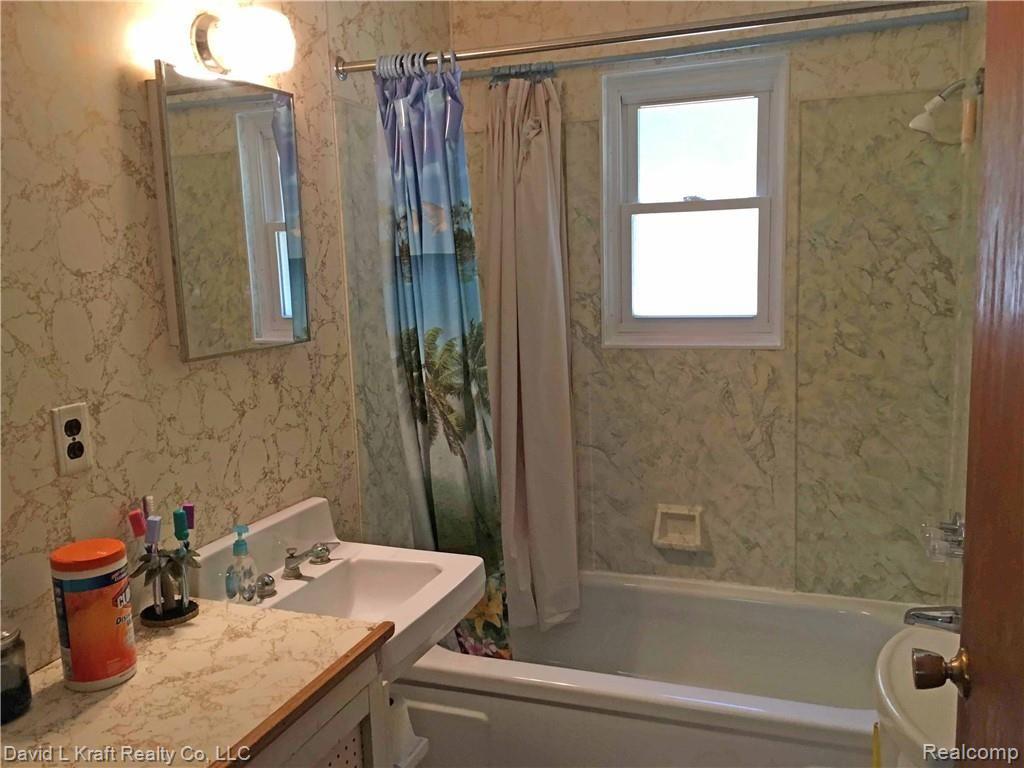 4460 Sand Road Caseville, MI 48725 - Photo 4 of 10 4460SandRdBath.jpg