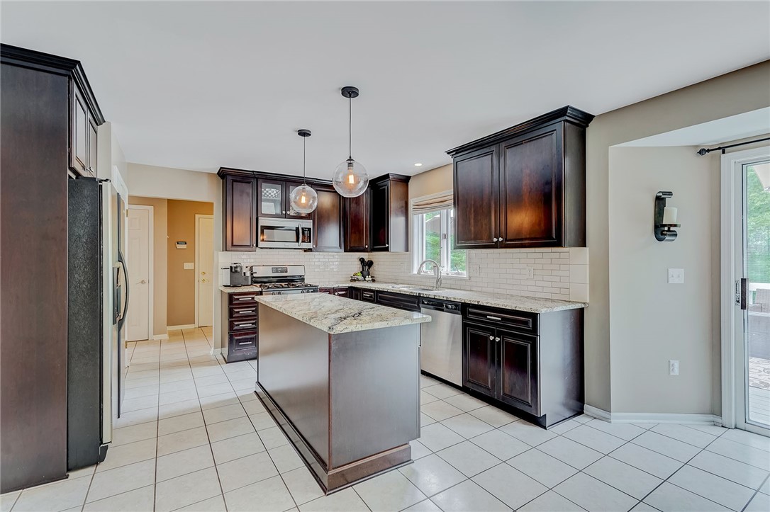 809 Lindsey Circle Webster, NY 14580 - Photo 6 of 50