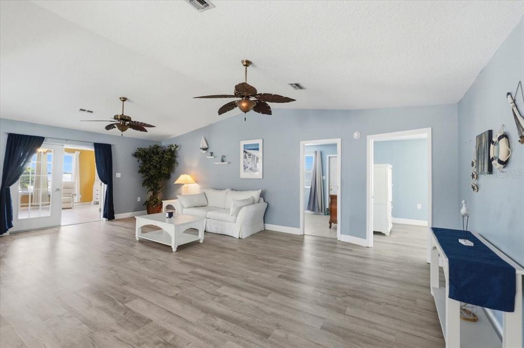 6140 Seagull Lane Lakeland, FL 33809 - Photo 5 of 35