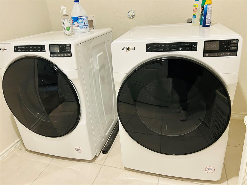 8404 Radiant Street Garland, TX 75043 - Photo 7 of 11 an entryway