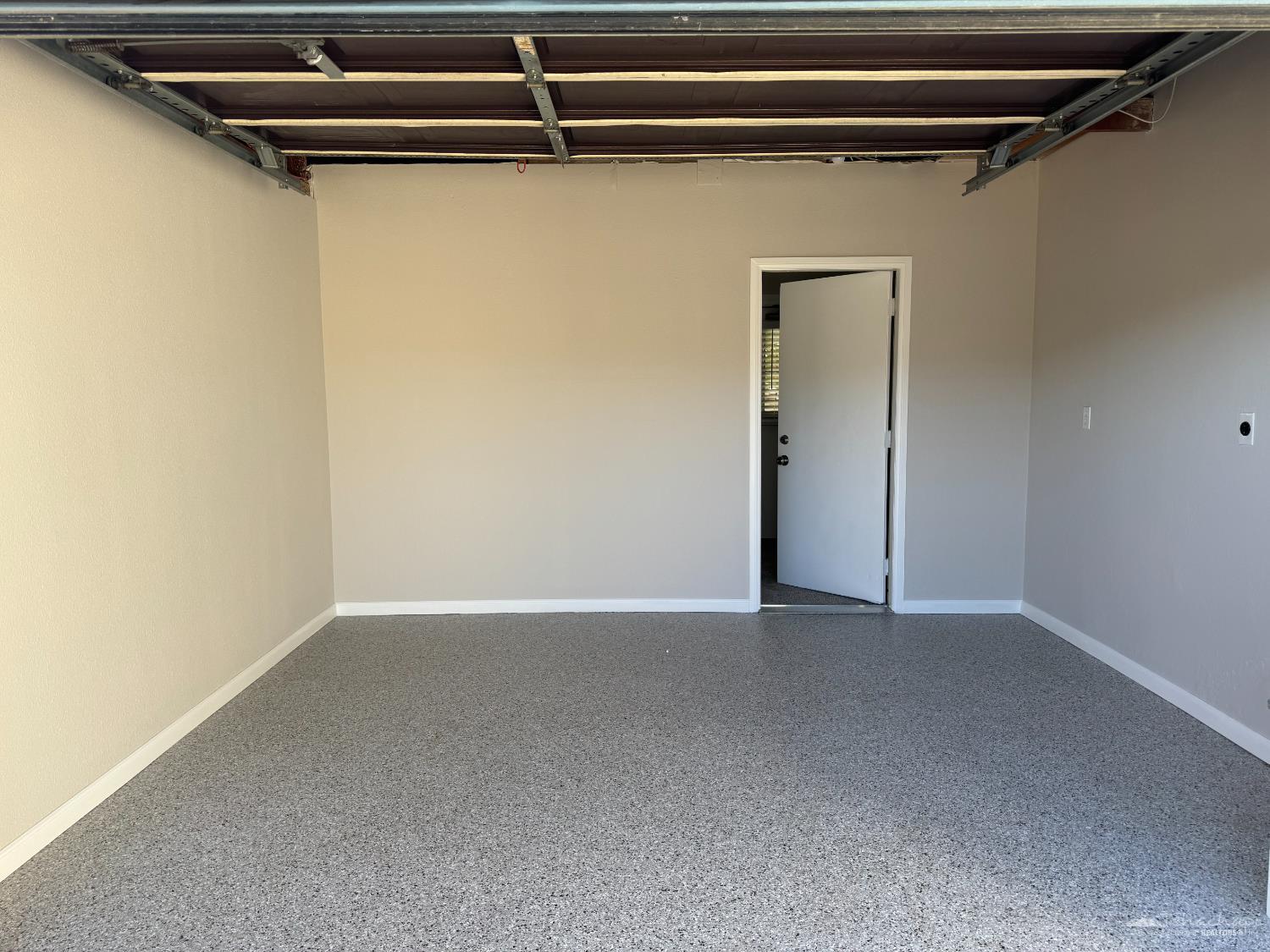 205 Spruce Street Tehachapi, CA 93561 - Photo 19 of 28 Great for an exercise room or hobby room!