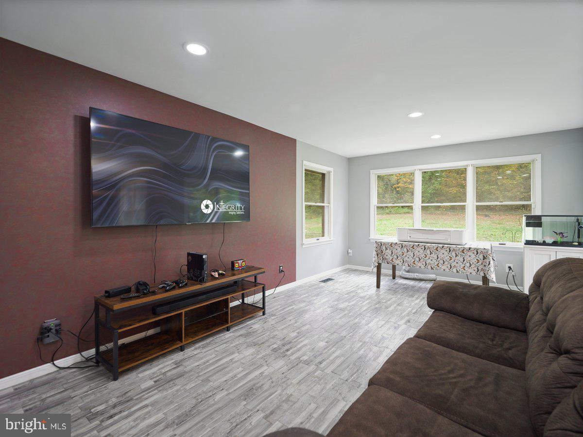 9611 Shimpstown Road Mercersburg, PA 17236 - Photo 13 of 147 **CURRENT Accent Wall Color**