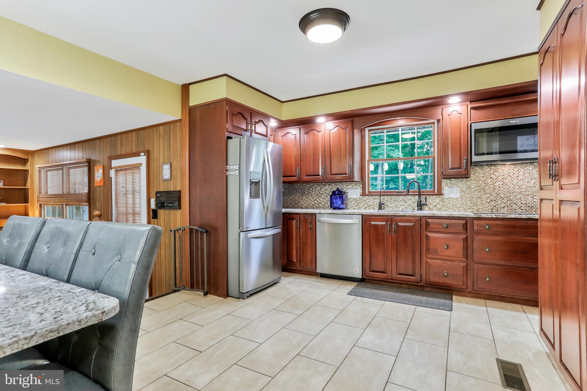 9611 Shimpstown Road Mercersburg, PA 17236 - Photo 25 of 147 Cherry Kitchen, Mosaic Back-splash, Stainless App