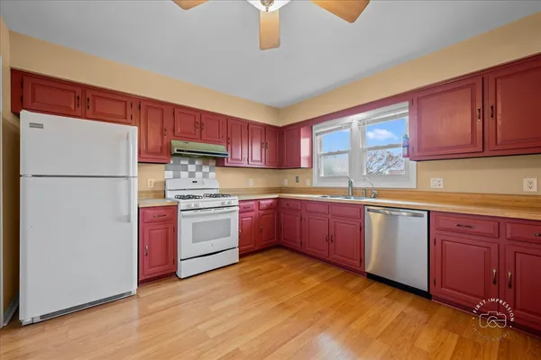 $635,000 | 701 Viking Drive, Batavia, IL 60510