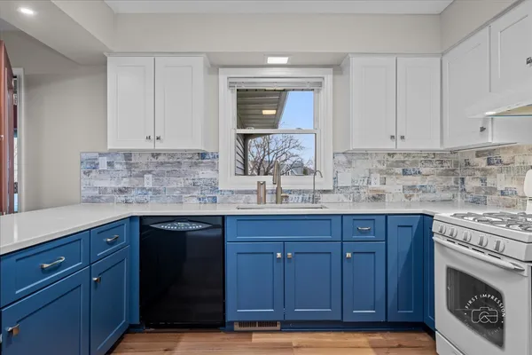 $635,000 | 701 Viking Drive, Batavia, IL 60510