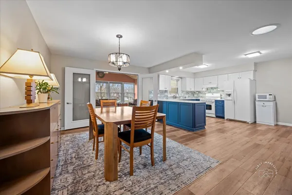 $635,000 | 701 Viking Drive, Batavia, IL 60510