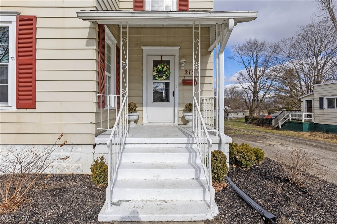 215 Spring Street Willard, OH 44890 - Photo 4 of 31 Gallery Image 4