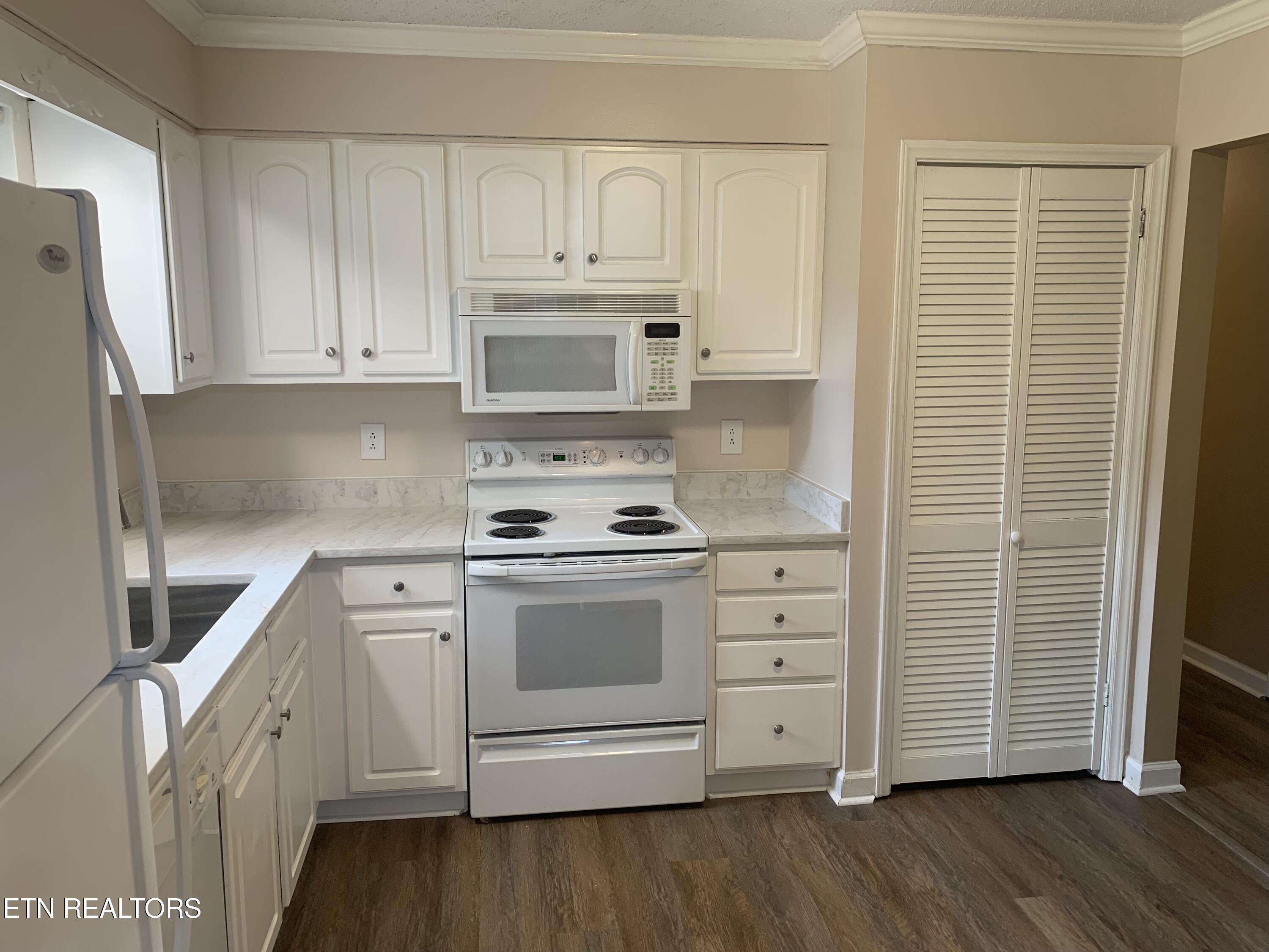503 Old Edgemoor Lane Powell, TN 37849 - Photo 8 of 18 kitchen