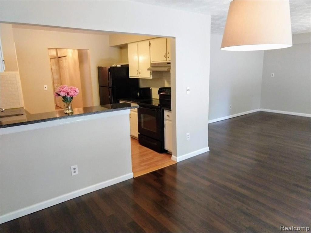 1687 Riverside Drive Rochester Hills, MI 48309 - Photo 10 of 58