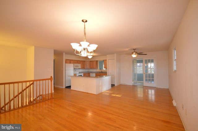 9335 Lees Ridge Road Warrenton, VA 20186 - Photo 2 of 25 Living Room