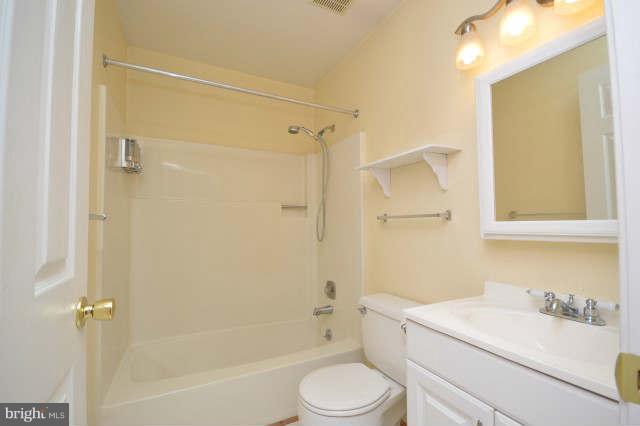 9335 Lees Ridge Road Warrenton, VA 20186 - Photo 15 of 25 Bath (Master)