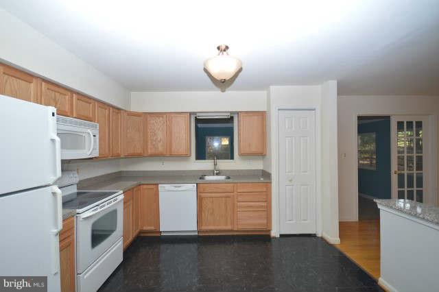 9335 Lees Ridge Road Warrenton, VA 20186 - Photo 3 of 25 Kitchen
