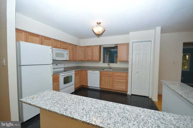 9335 Lees Ridge Road Warrenton, VA 20186 - Photo 5 of 25 Kitchen