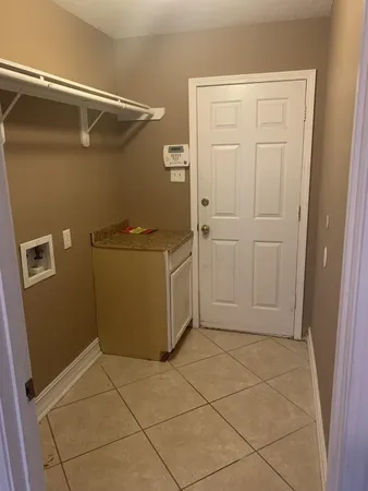 a view of utility room