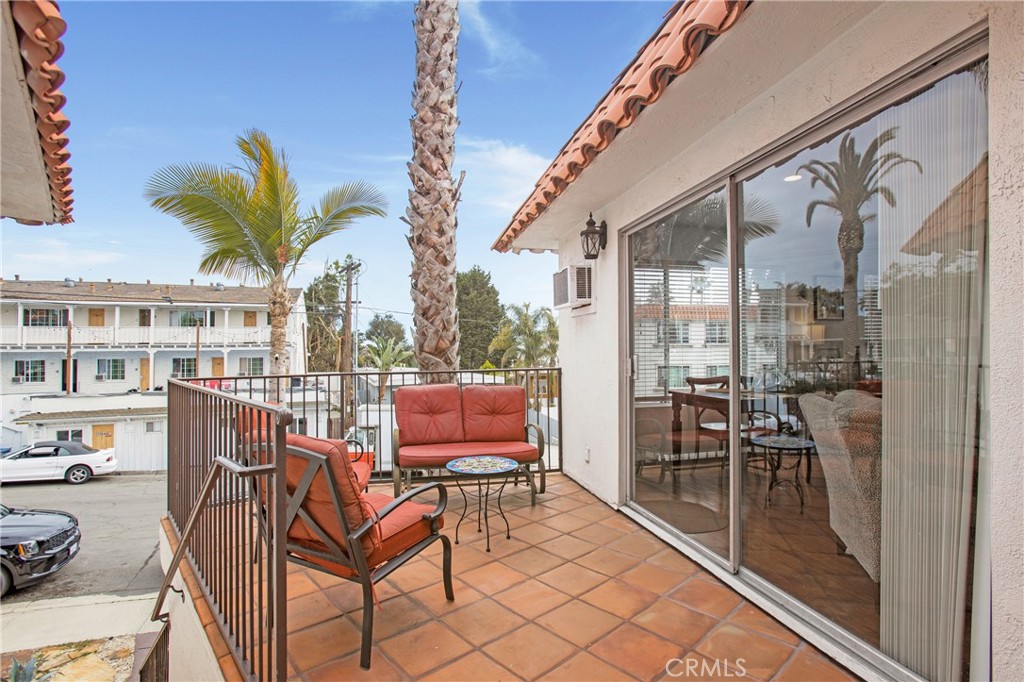 140 Avenida Algodon, Unit C San Clemente, CA 92672 - Photo 12 of 14 a view of a chairs and tables in patio