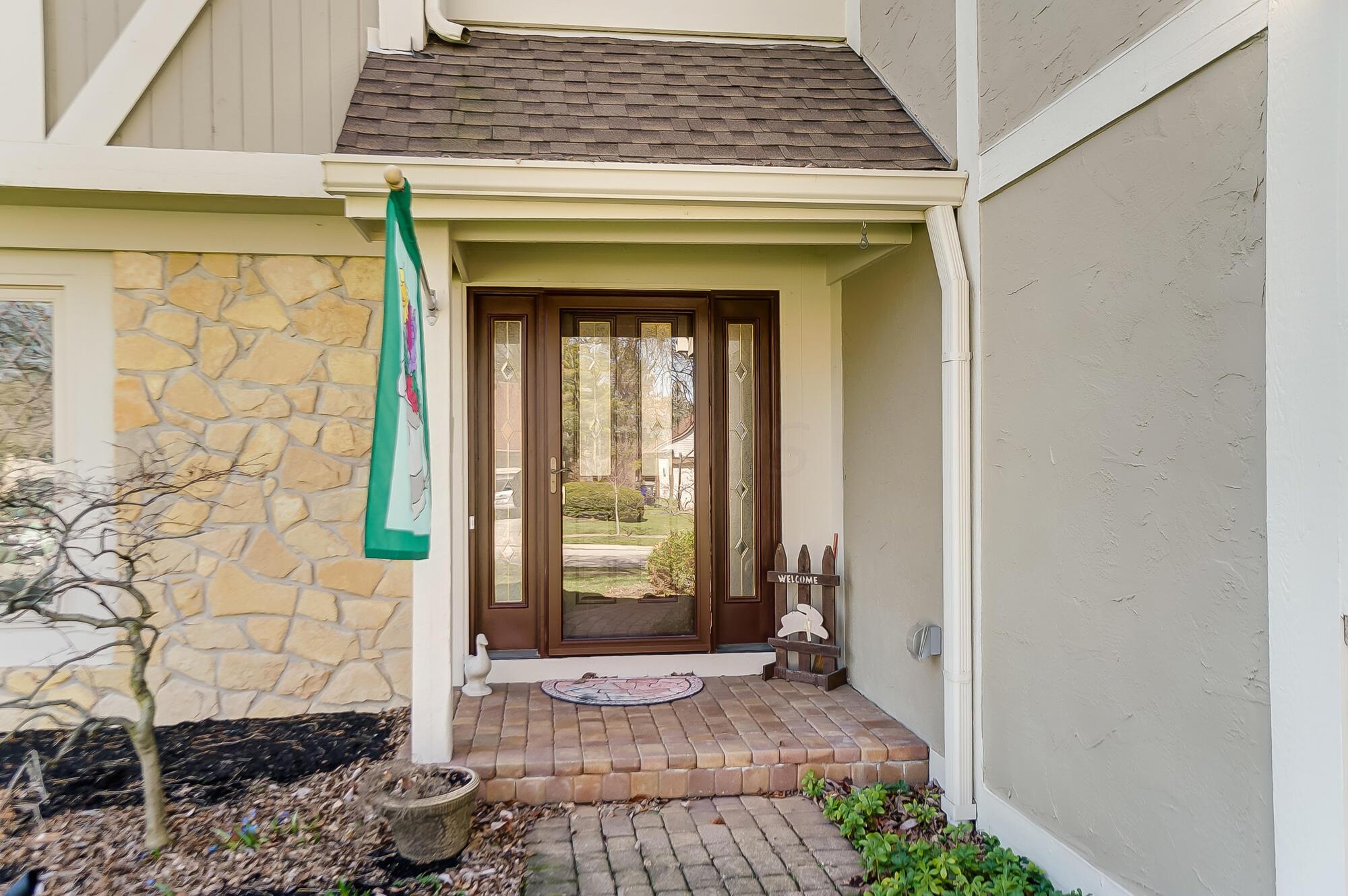 2221 Sandover Road Columbus, OH 43220 - Photo 3 of 79 004