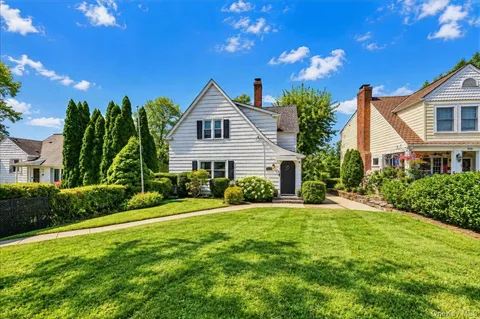 $899,999 | 201 Park Drive, Eastchester, NY 10709