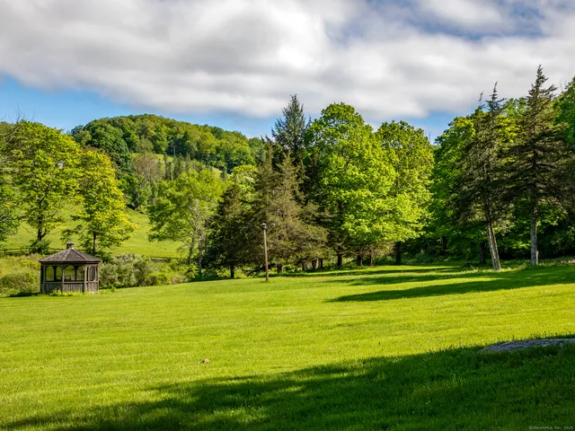 a view of building with outdoor space