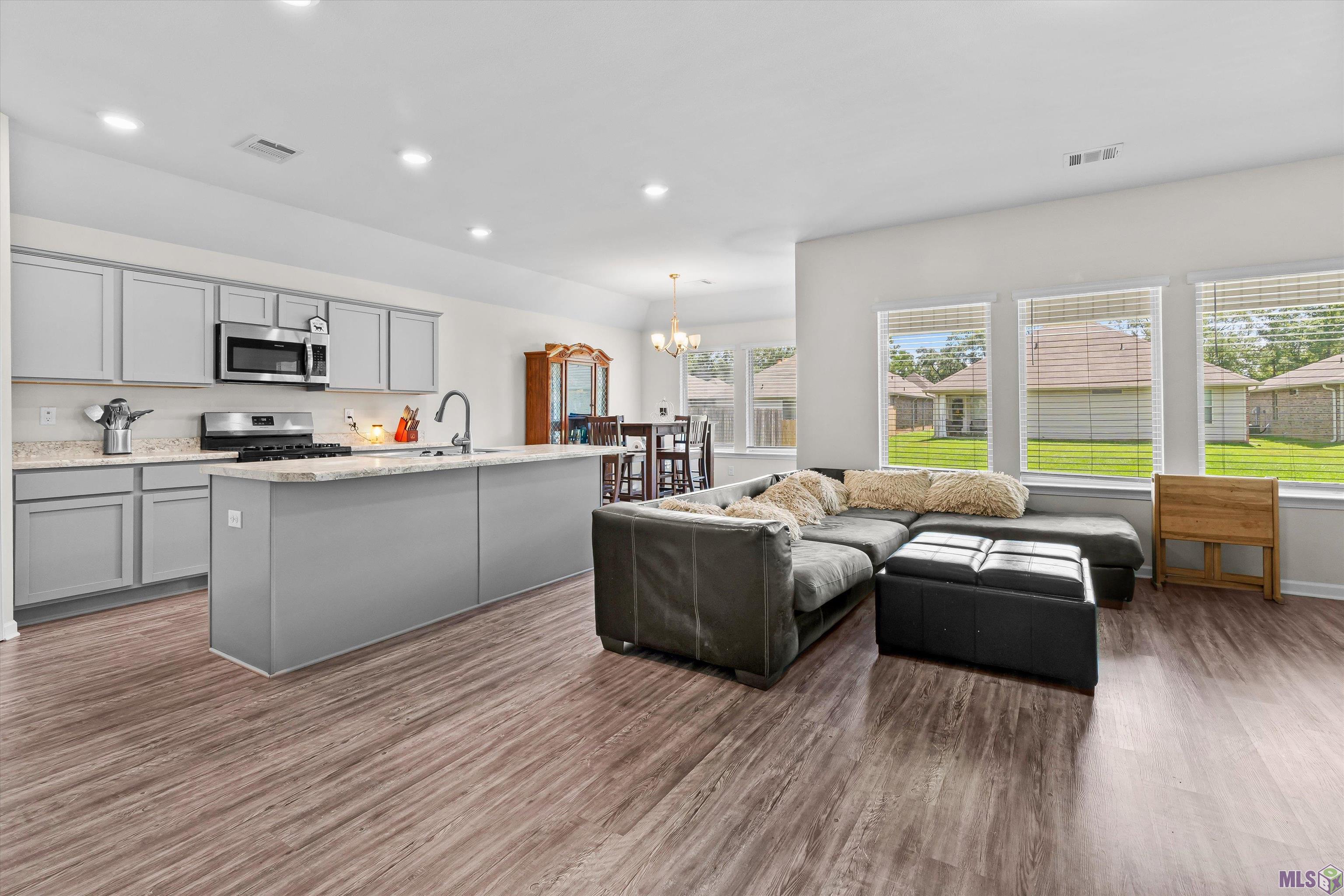 28448 Longfellow Lane Albany, LA 70711 - Photo 3 of 17