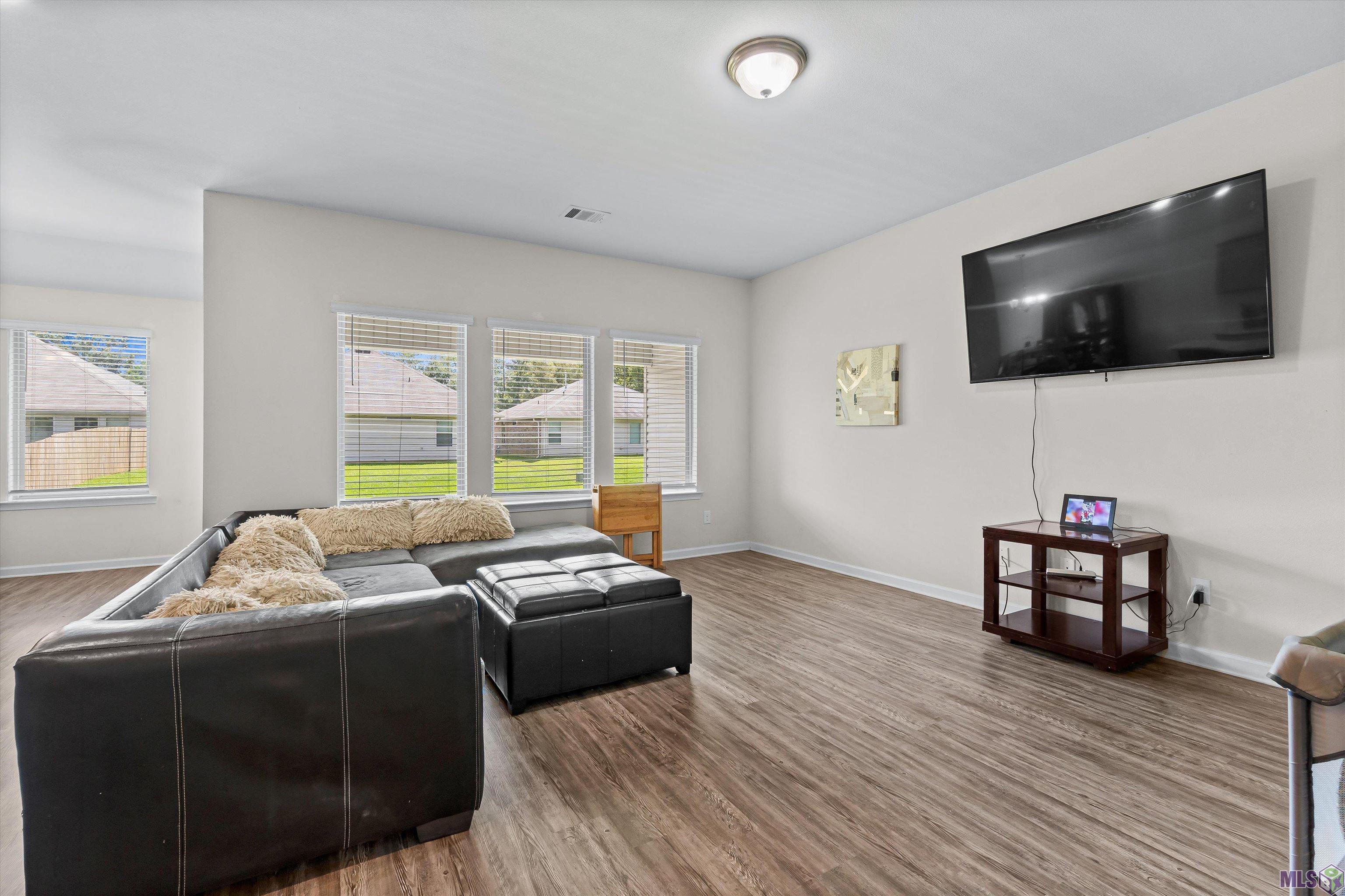 28448 Longfellow Lane Albany, LA 70711 - Photo 4 of 17