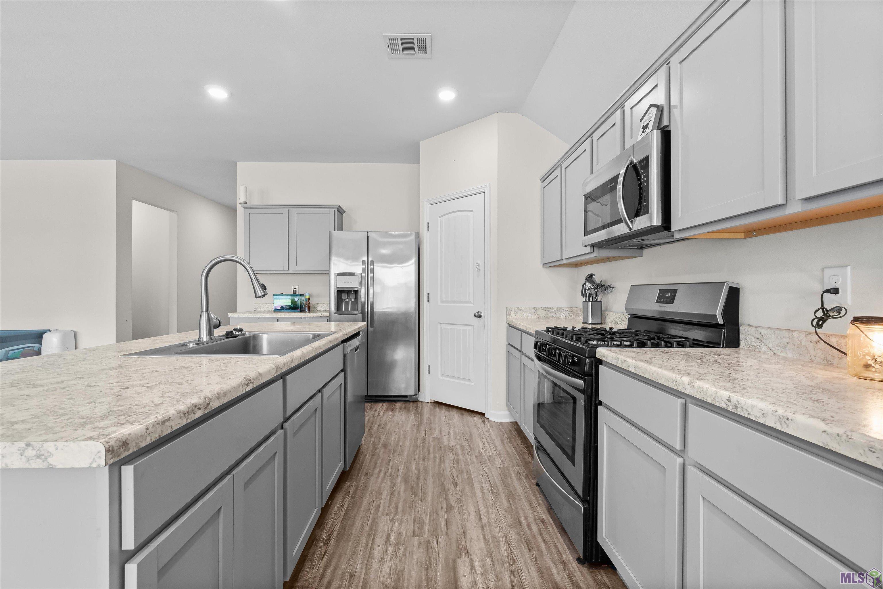 28448 Longfellow Lane Albany, LA 70711 - Photo 6 of 17