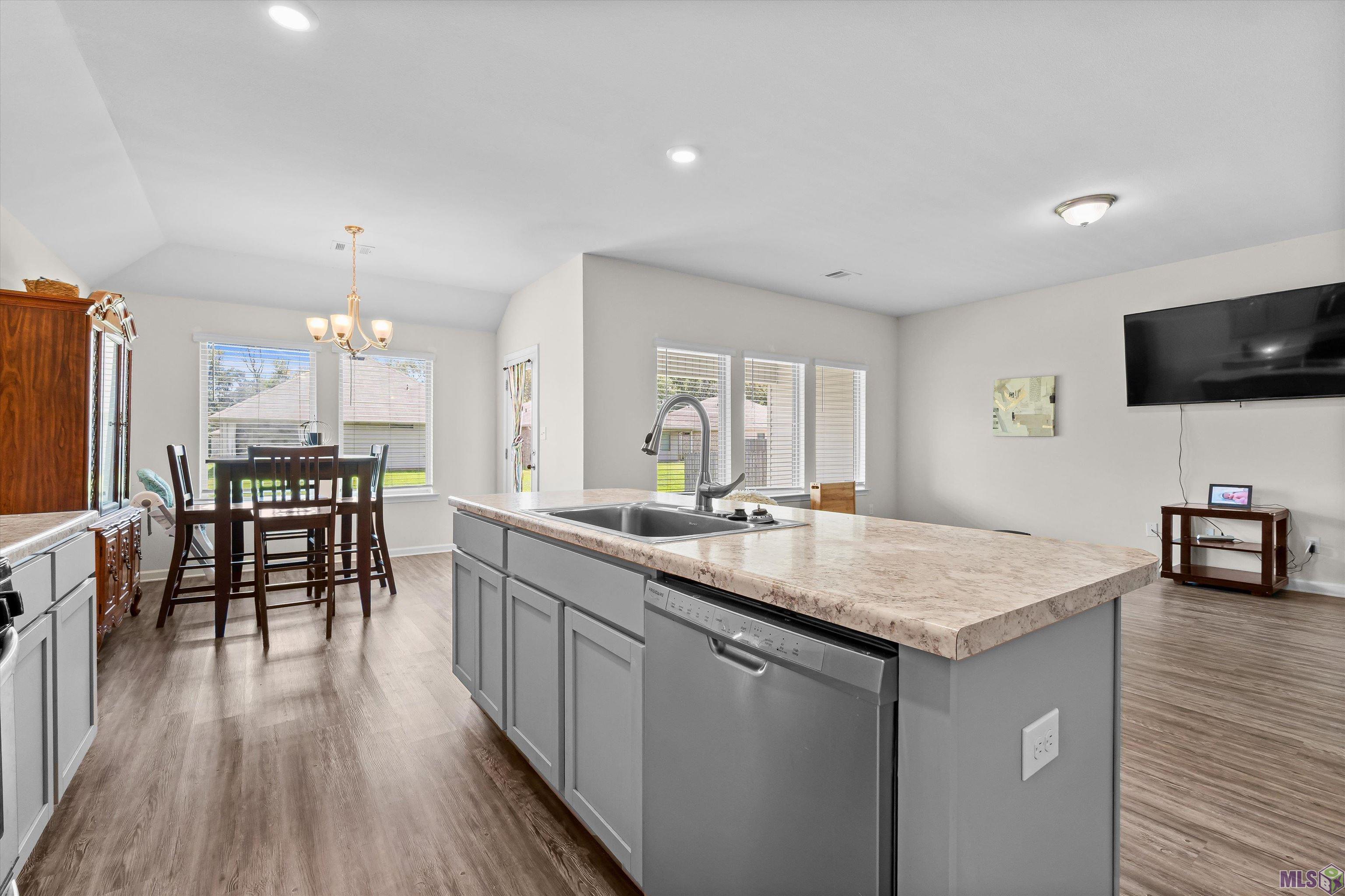 28448 Longfellow Lane Albany, LA 70711 - Photo 7 of 17