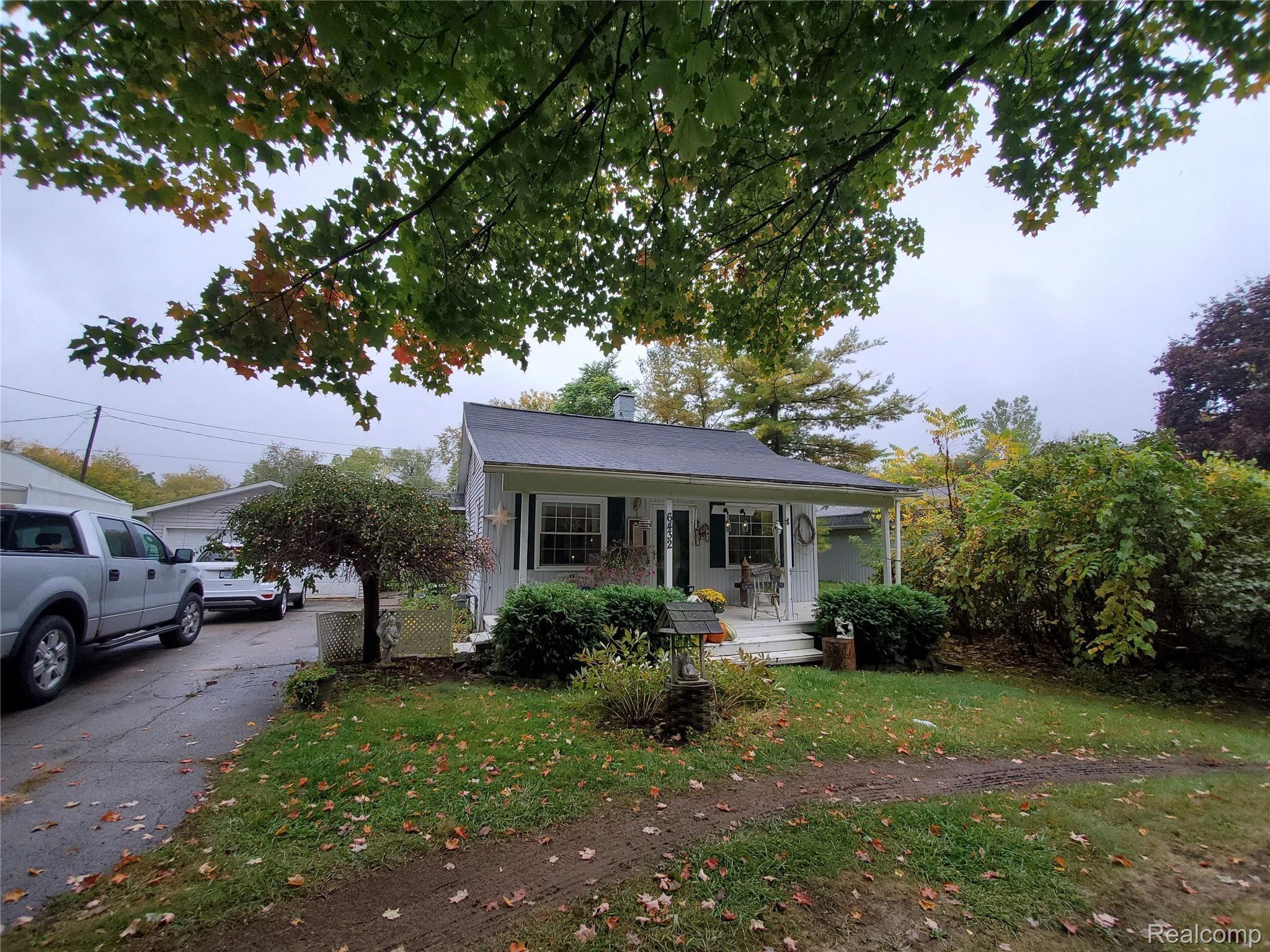 6432 East Carpenter Road Flint, MI 48506 - Photo 1 of 24 1.jpg