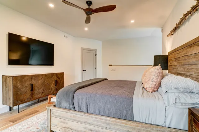 a view of a house with entertaining space