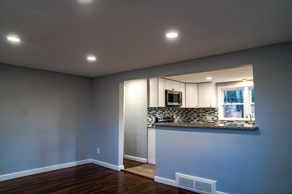 11 Gates Pond Road Berlin, MA 01503 - Photo 8 of 20