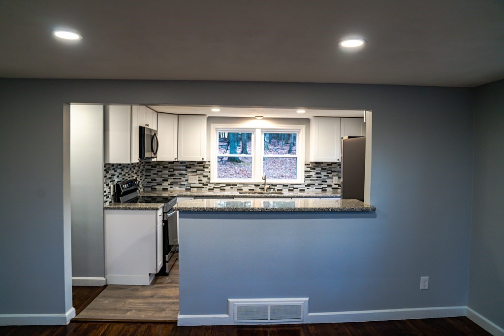 11 Gates Pond Road Berlin, MA 01503 - Photo 10 of 20