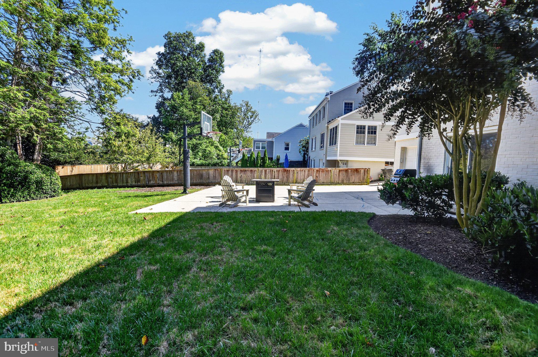 5305 Ridgefield Road Bethesda, MD 20816 - Photo 39 of 43 Great for Entertaing!