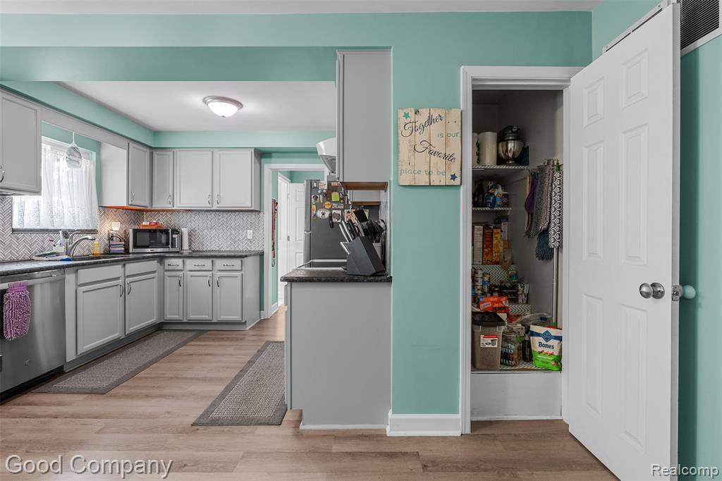 11006 Racine Road Warren, MI 48093 - Photo 10 of 38