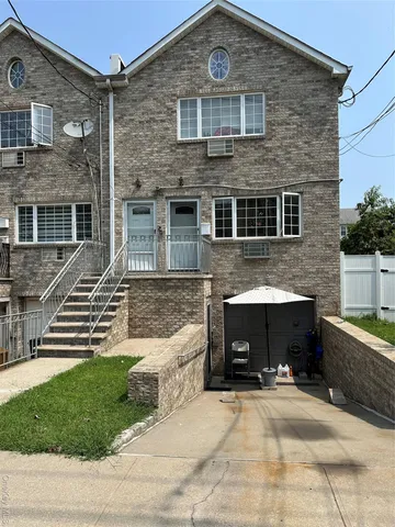 $959,000 | 3550 Huguenot Avenue | Eastchester