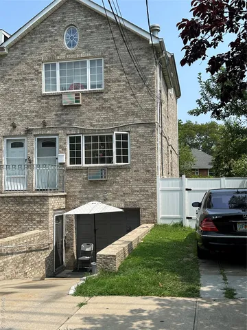 $959,000 | 3550 Huguenot Avenue | Eastchester