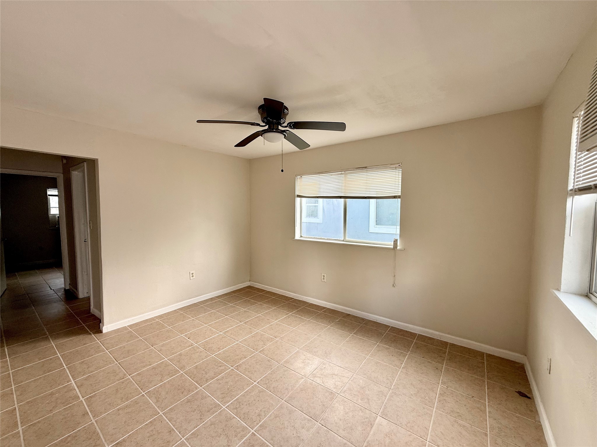 3910 Hoffman Street, Unit 3 Houston, TX 77026 - Photo 2 of 10 Living Room - light and airy with tons of natural light.
