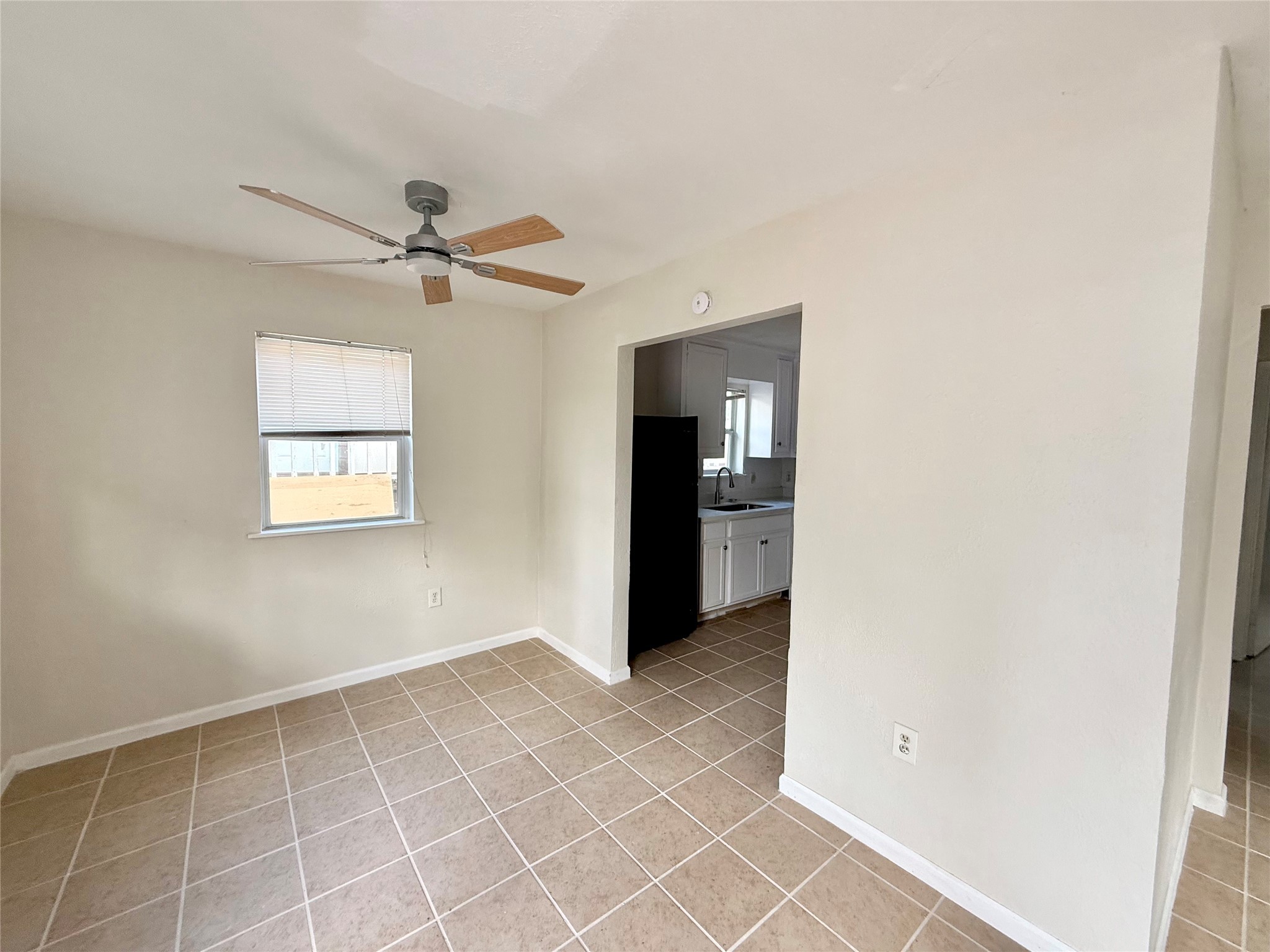 3910 Hoffman Street, Unit 3 Houston, TX 77026 - Photo 3 of 10 Dining Room is adjacent to the Living Room.