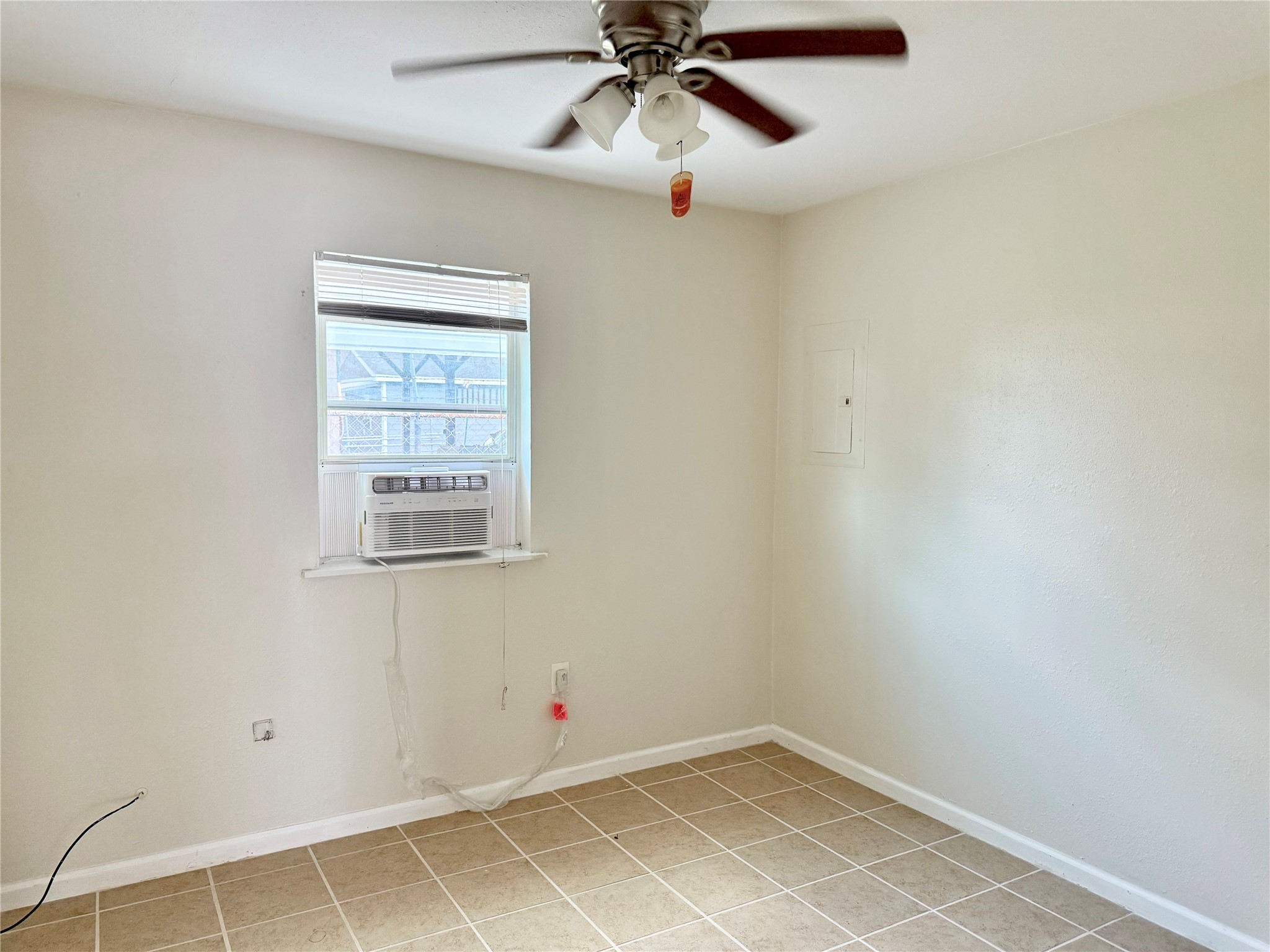 3910 Hoffman Street, Unit 3 Houston, TX 77026 - Photo 7 of 10 Bedroom 1
