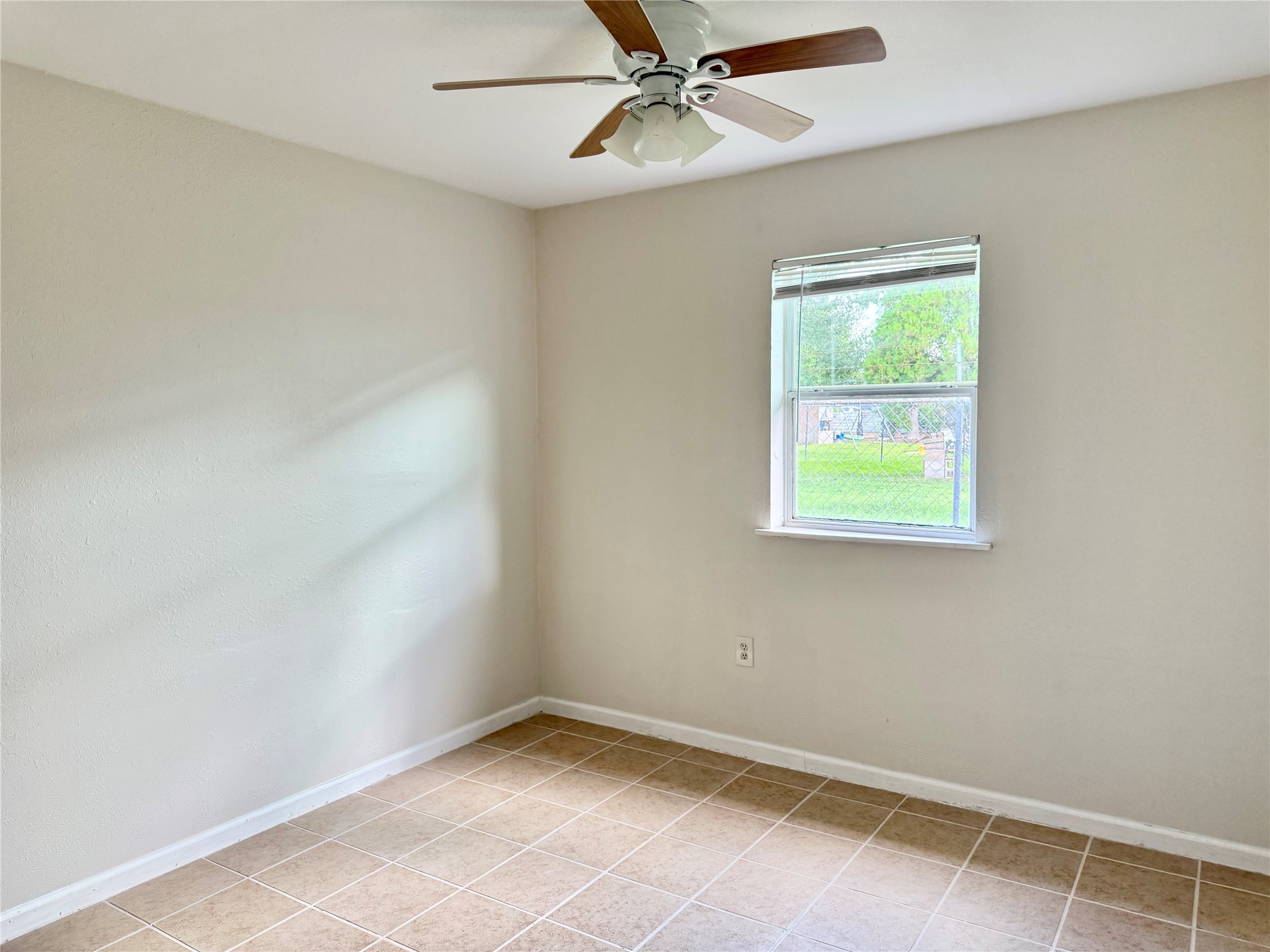 3910 Hoffman Street, Unit 3 Houston, TX 77026 - Photo 8 of 10 Bedroom 2