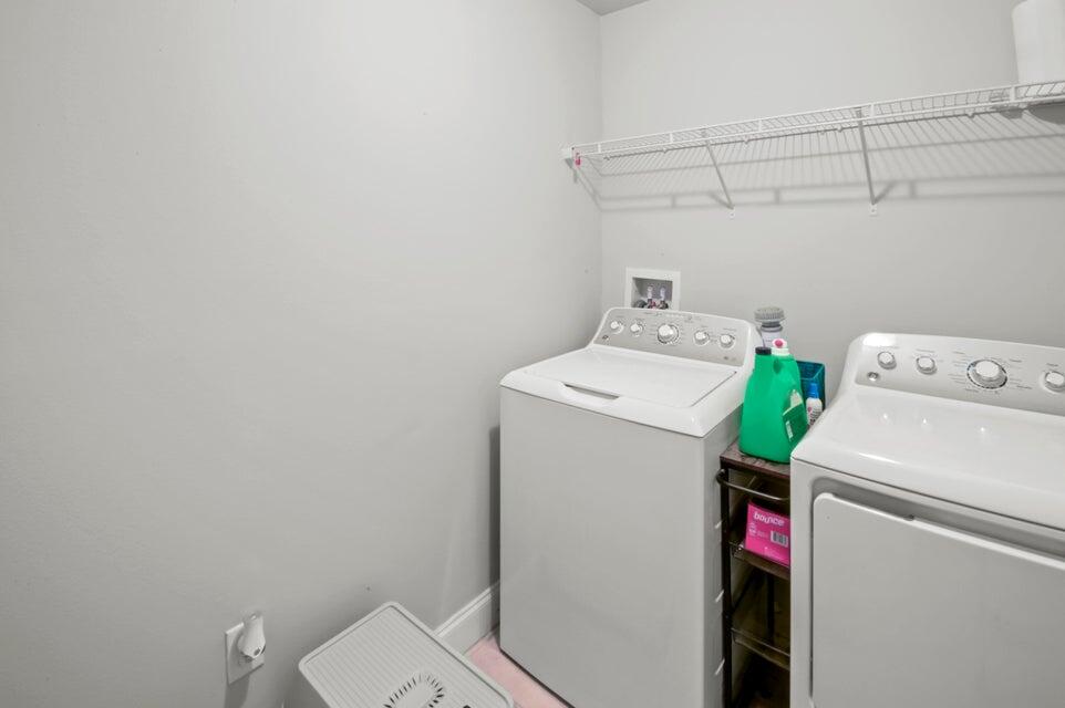 300 Cassady Lane Crestview, FL 32539 - Photo 22 of 25 a utility room with dryer and washer
