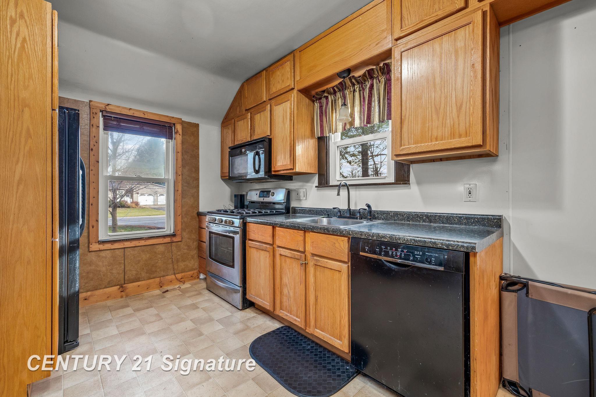 2378 South Garfield Road Auburn, MI 48611 - Photo 7 of 25 Kitchen
