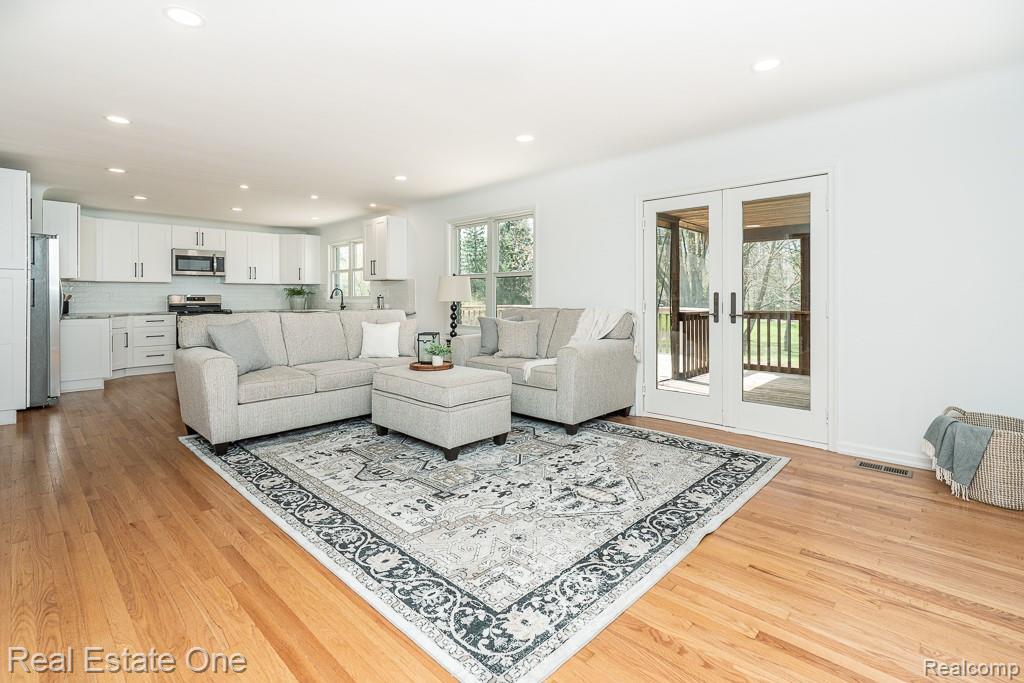 3210 Lake George Road Oakland, MI 48363 - Photo 6 of 22 Gallery Image 6