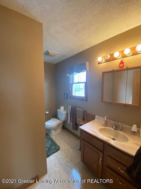 5705 West Columbia Road Mason, MI 48854 - Photo 27 of 53 2nd level bath